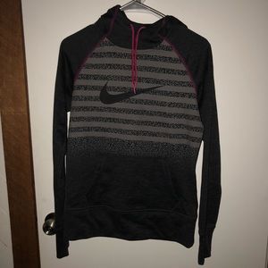 EEEUC Women’s Nike Therma-fit hoodie. Size small